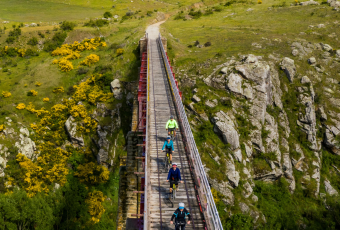 Cycling across Otago Rail Trail Viaduct